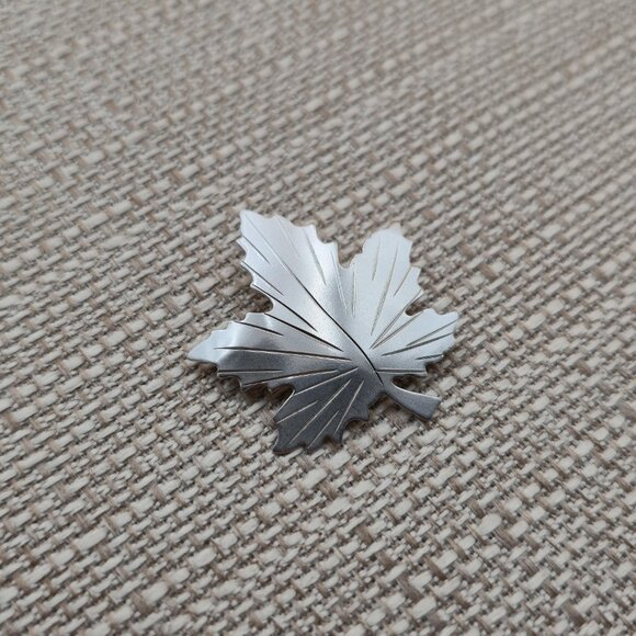 Sterling Silver Canadian Maple Leaf Pin Brooch A4666 - Picture 2 of 7
